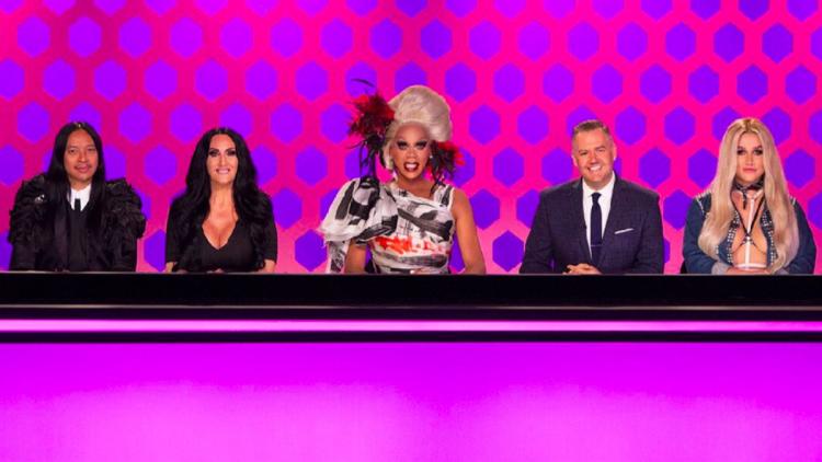 RuPaul with guest judges Michelle Visage, Ross Matthews, Kesha and Zaldy.
